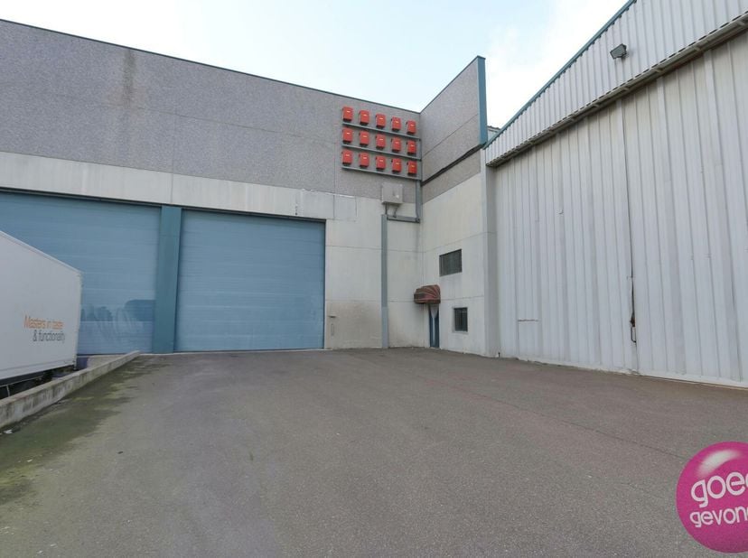 Bien professionnel à louer
                    à 3800 Sint-Truiden