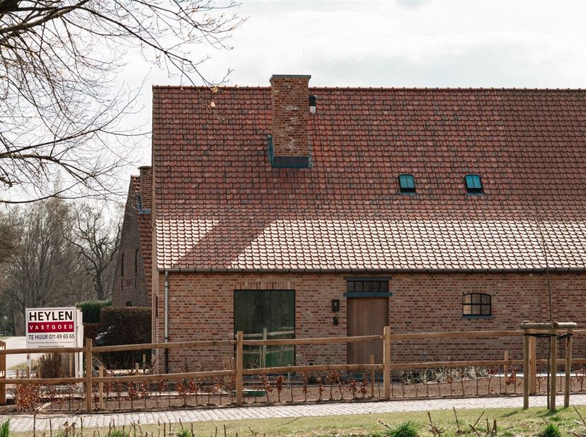 Karaktervolle halfopen bebouwing met 3 slaapkamers te huur&lt;br /&gt;
Ligging: Gelegen in het groen, maar toch op slechts 10 minuten van winkels, scholen e