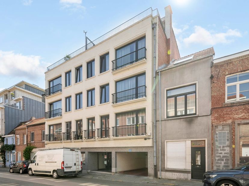 Autostaanplaats 15 is prima gelegen in de Tervuursestraat en nabij het UZ Gasthuisberg. De staanplaats is bovendien gemakkelijk toegankelijk.Indien u