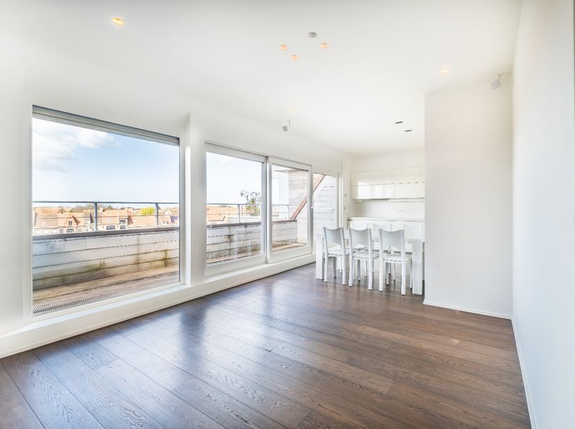 Superbe penthouse avec terrasse ensoleillée dans le centre ville de Veurne.&lt;br /&gt;
&lt;br /&gt;
Cette propriété unique est située dans le récent (2010) bâtim