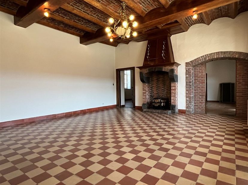 Très bel appartement atypique de 2 chambres au rez-de-chaussée sis dans une rue paisible du village d&#039;Anvaing.&lt;br /&gt;
Le bien d&#039;une superficie de +/- 1