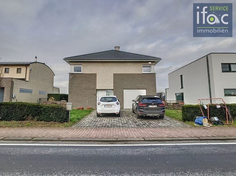 Energiezuinige woning met zicht op de velden in Herent.&lt;br /&gt;
&lt;br /&gt;
Gelijkvloers (vloerverwarming): Inkomhal (7m²) met apart toilet, vestiaire – woon