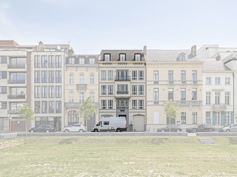 Immeuble de bureaux d&#039;environ 296 m² à louer dans le centre de Courtrai. Le bureau est situé à proximité de différentes routes d&#039;accès, de parkings so