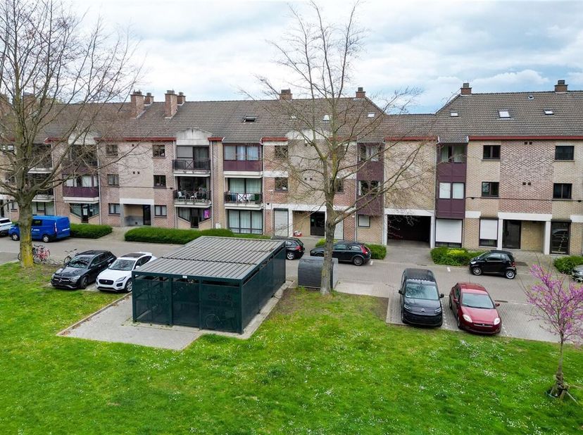 Rustig en centraal gelegen appartement met 1 slaapkamer aan het groene Heilig Hartplein&lt;br /&gt;
Omgeving:&lt;br /&gt;
+ Rustig en centraal gelegen aan het Hei