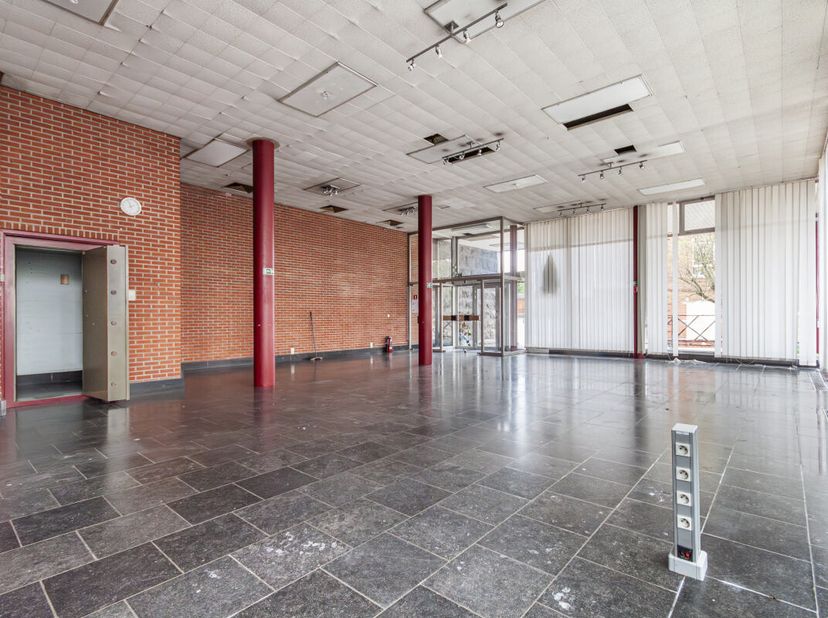 Bien professionnel à vendre
                    à 6042 Lodelinsart