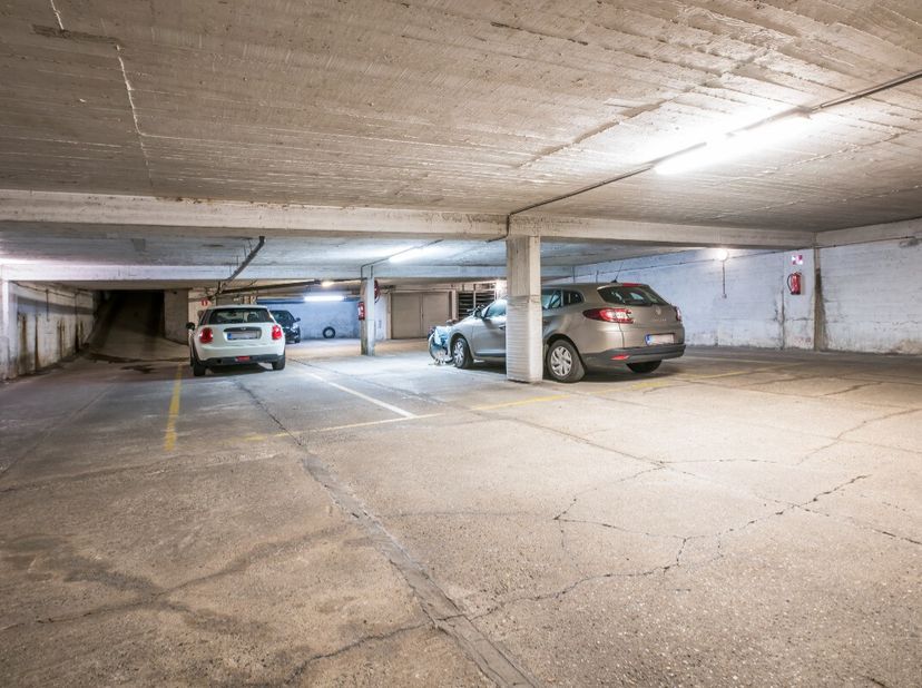 Garage à vendre
                    à 9000 Gent