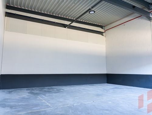                                         Magazijn zonder bureel te huur in Bocholt, € 515
