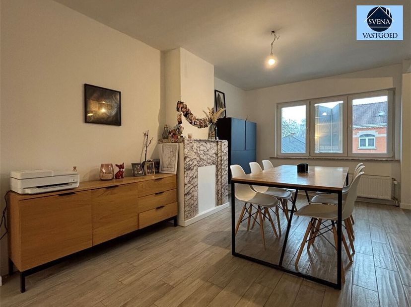 VOLLEDIG GERENOVEERDE WONING MET 3 SLAAPKAMERS EN TERRAS&lt;br /&gt;
Richtprijs: 199.000 euro&lt;br /&gt;
Deze volledig vernieuwde gesloten bebouwing biedt een pe