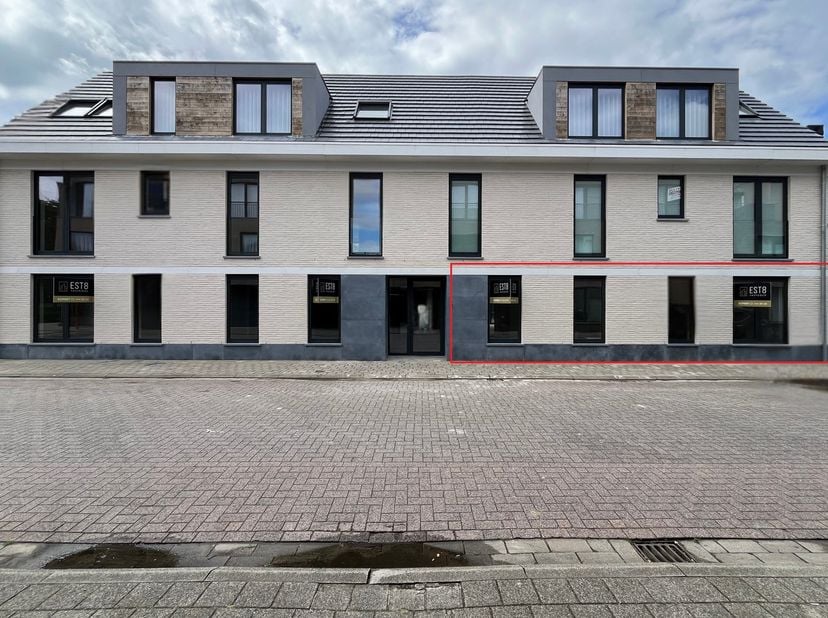 Prachtig, piekfijn afgewerkt nieuwbouw GLV-appartement van 182 m² (!) met heerlijke buitenruimte van 127 m² georiënteerd op het zonnige zuiden op een