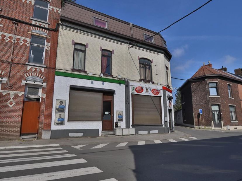 Le bureau Accip vous propose ce bel immeuble de rapport, vous offrant une bonne opportunité d&#039;investissement situé proche du centre ville et de toutes