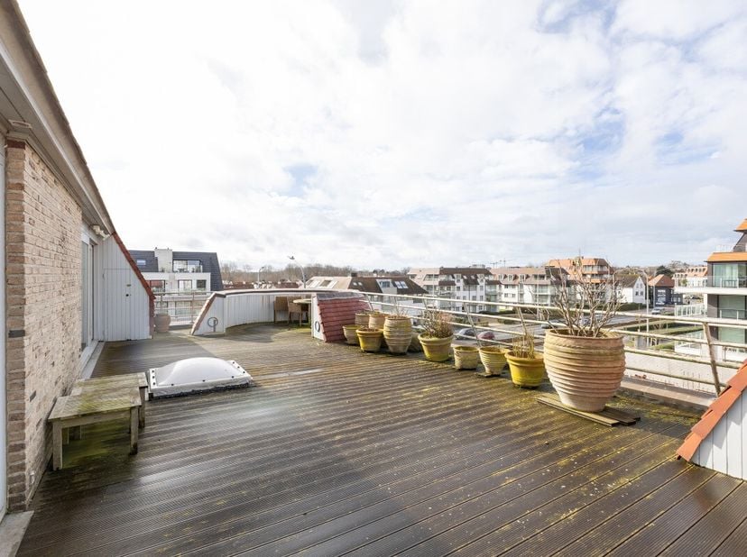 Appartement luxueux de 3 chambres prêt à emménager avec grande terrasse à Nieuport !Possibilité d&#039;acheter un garage dans l&#039;immeuble !Découvrez ce pent