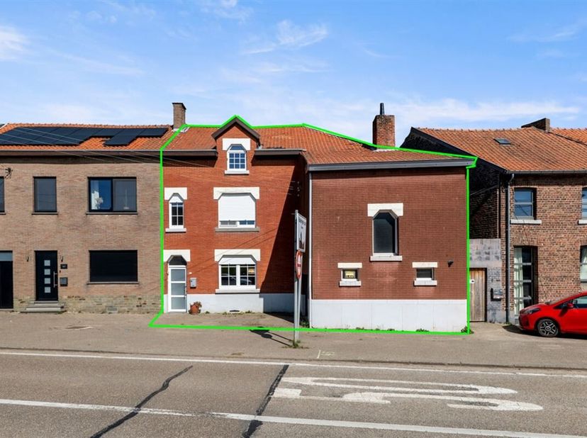 GEZELLIGE GEZINSWONING MET 3 SLKS EN EEN GARAGE IN HET LANDELIJKE HEERS&lt;br /&gt;
In het landelijke Rukkelingen-Loon, een deelgemeente van Heers,  vinden