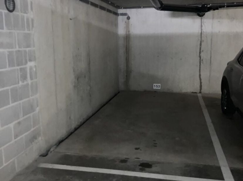 Garage à louer
                    à 9000 Gent