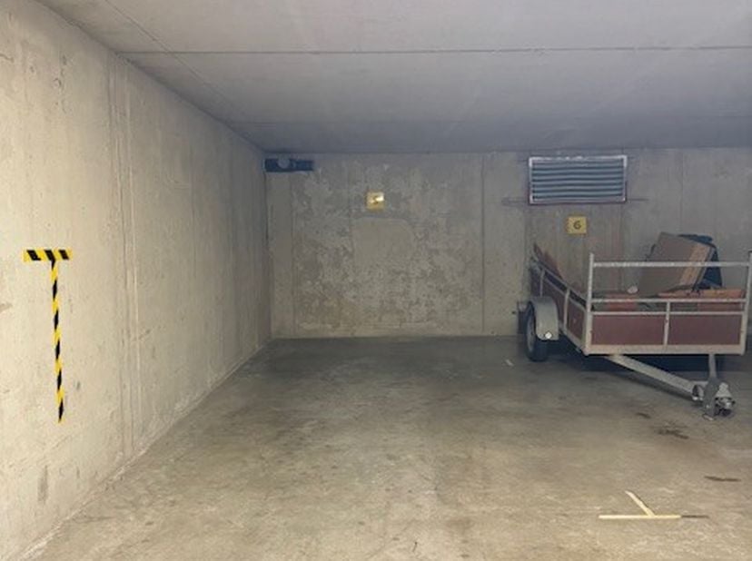 Garage à vendre
                    à 3510 Kermt