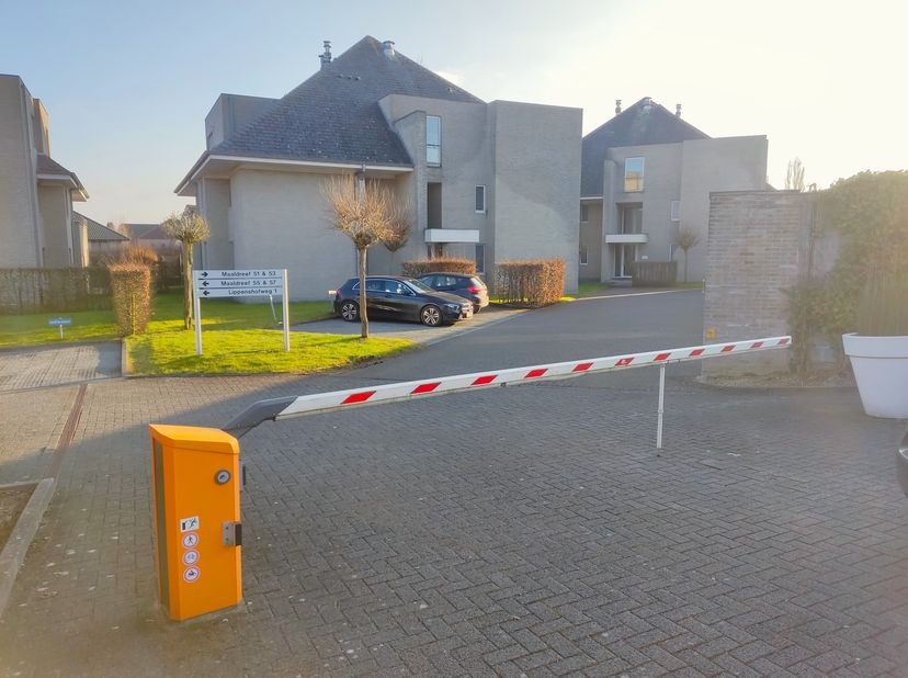 Appartement de luxe avec garage fermé + extra emplacement de parking pour voiture&lt;br /&gt;
&lt;br /&gt;
Situé dans une résidence privée entourée de verdure ave