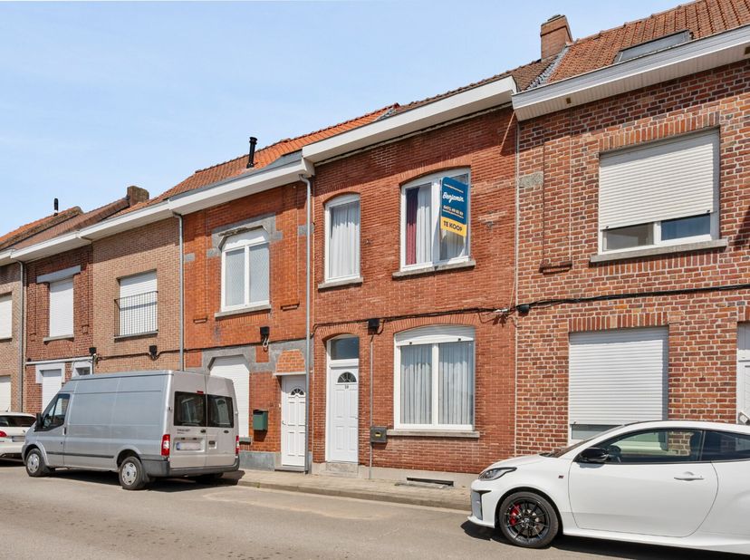 - Centrale, rustige ligging aan de Leie: Noordkaai 39 Menen&lt;br /&gt;
- Instapklaar/op te frissen&lt;br /&gt;
- Gezellige tuin&lt;br /&gt;
- Droge kelder&lt;br /&gt;
- 3 vo