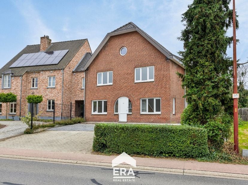 Appartement à vendre
                    à 3680 Maaseik