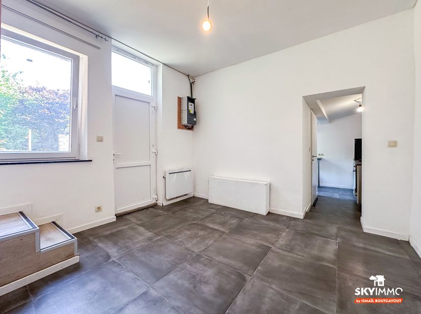 Lagence SKYIMMO vous propose cette maison située dans un quartier calme et recherché de Wandre, à proximité immédiate des commodités et des grands axe
