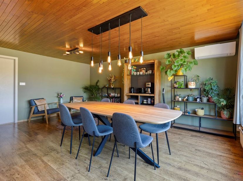 Bel-étage spacieux avec jardin à Deinze&lt;br /&gt;
A proximité du centre de Deinze, vous trouverez cette spacieuse maison jumelée sur un terrain de 455 m².