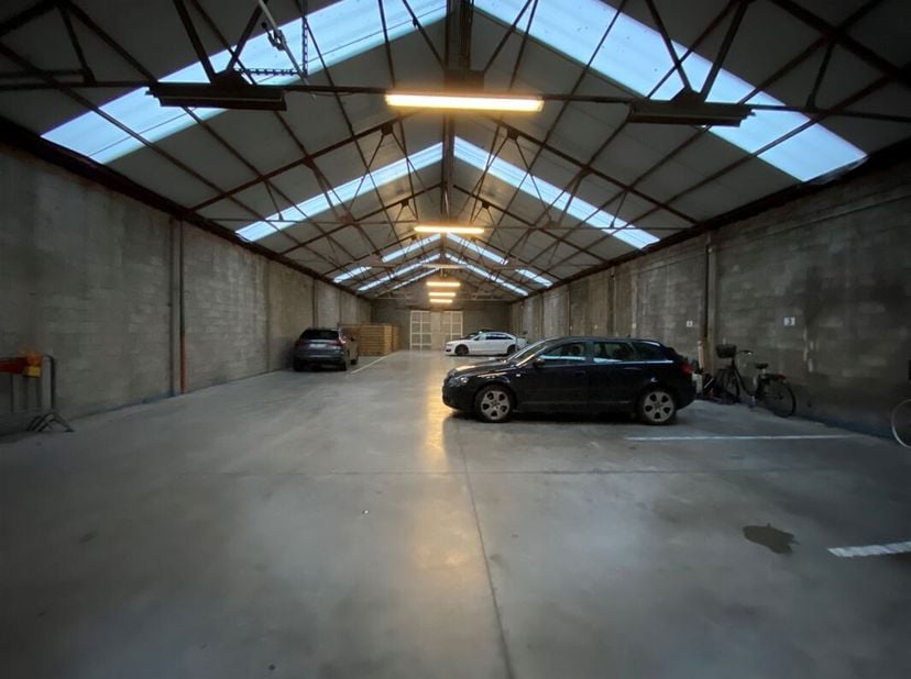 Garage à louer
                    à 9120 Vrasene