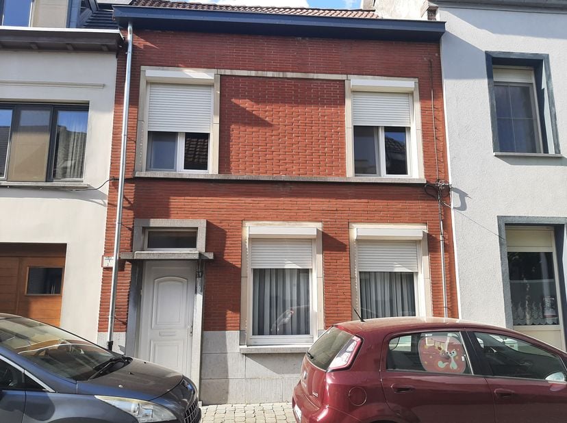 Instapklare gezinswoning met 4 slaapkamers,&lt;br /&gt;
en stadstuinje. In gezellige buurt Het Looks.&lt;br /&gt;
Op wandelafstand van grote markt, stadsvesten en