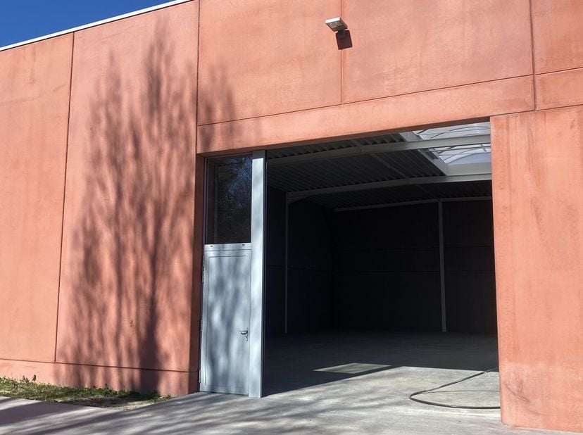 Moderne en instapklare nieuwbouwunit van ca. 264 m² in project Walle Kortrijk. Ideaal voor opslag en semi-industriële activiteiten of ambacht.&lt;br /&gt;
S