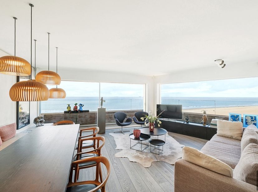 Appartement dangle exclusif avec vue panoramique sur la mer  Duinbergen.&lt;br /&gt;
Situé le long de la prestigieuse Digue à Duinbergen, cet appartement da