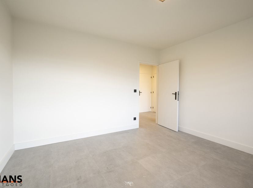 Heropgebouwde appartementsblok, modern appartement zal zich bevinden op de eerste verdieping van een kleinschalig gebouw zonder lift.&lt;br /&gt;
Het omvat