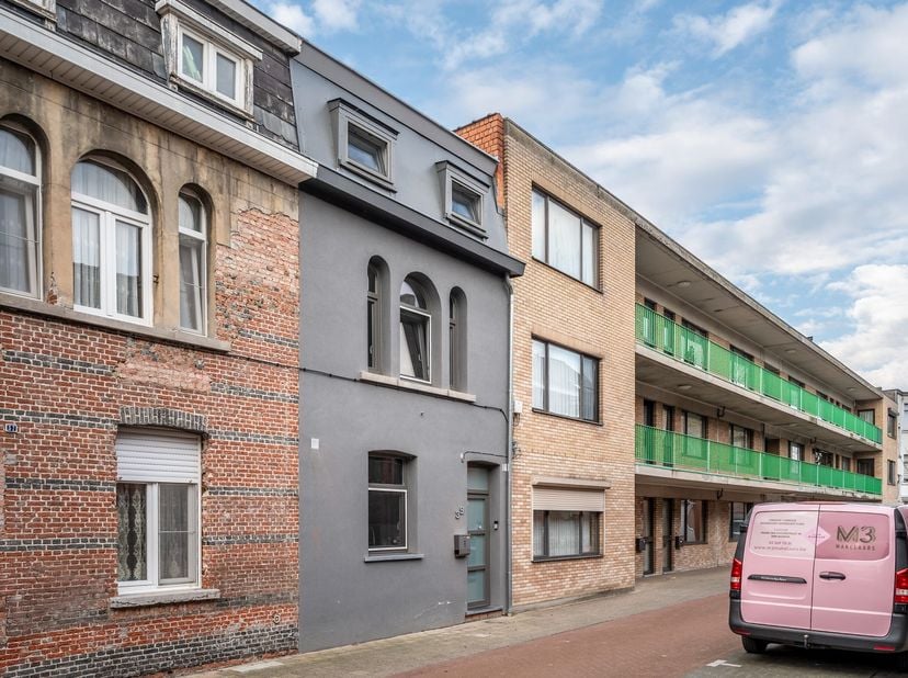 Bent u op zoek naar een gezellige gezinswoning in het centrum van Willebroek? Dan is deze beslist iets voor u!&lt;br /&gt;
&lt;br /&gt;
Deze licht op te frissen w