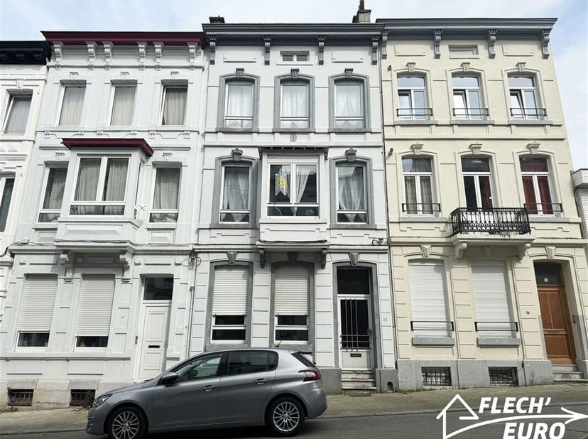 Flech&#039;euro à le plaisir de vous présenter cette superbe maison unifamiliale à deux pas du centre ville de Verviers. Cette dernière se compose au rez d