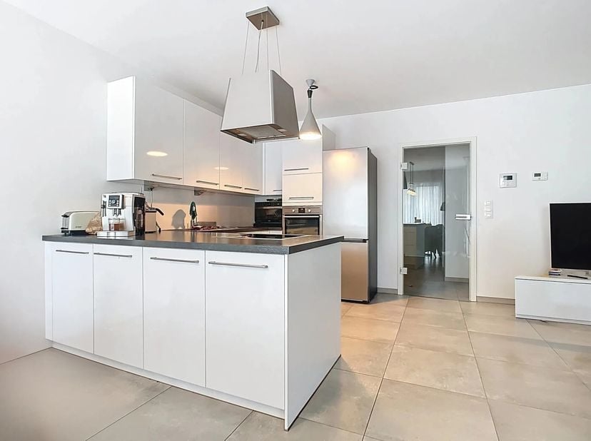 Au 3ème étage d&#039;une Résidence construite en 2016, ne manquez pas ce bel appartement en excellent état. Il se compose d&#039;un hall d&#039;entrée, d&#039;une toilett