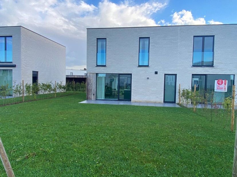 Laatste 4 woningen te koop!&lt;br /&gt;
Energieneutrale nieuwbouwwoningen te koop vlak bij het centrum van Sint-Eloois-Vijve en op 5 min van centrum Waregem
