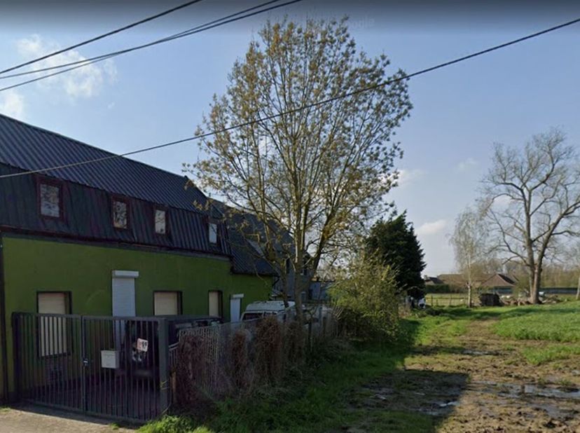 Volledig te renoveren woning met groenzichten te Lede !&lt;br /&gt;
Deze te renoveren woning in Lede heeft een bewoonbare oppervlakte van 94 m², &lt;br /&gt;
met