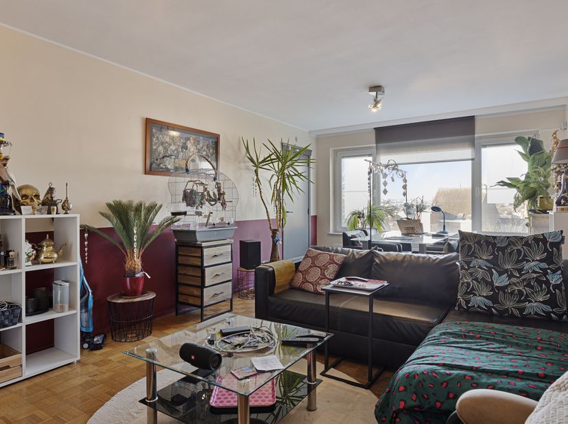 Dit 3 slaapkamer appartement op wandelafstand van het historische stadcentrum heeft heel wat leuks te bieden.&lt;br /&gt;
Indeling:&lt;br /&gt;
-Inkom&lt;br /&gt;
-Keuk
