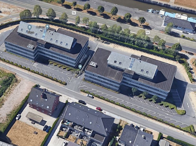 Gerenoveerde kantoren (vanaf 560 m²) te Merelbeke aan kruispunt E40, E17 en R4. Deze zijn gelegen op een absolute toplocatie, vlakbij Ghelamco Arena e