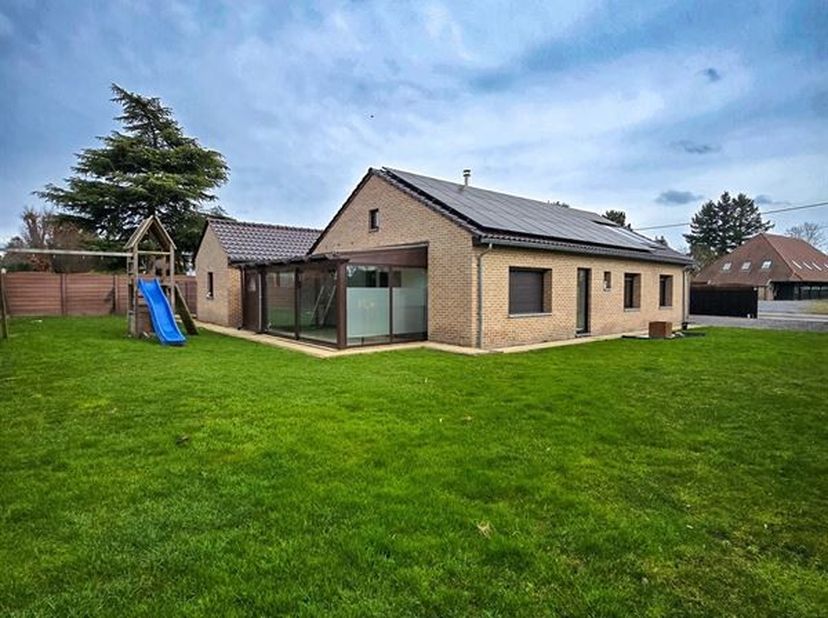 REF 7278 - Route de Wallonie, 5 - 7011 Ghlin&lt;br /&gt;
Venez visiter cette magnifique villa 4 façades, tout confort, avec sa piscine couverte de 8 x 4m.&lt;b