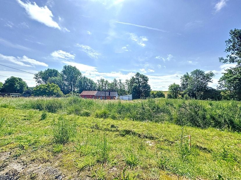 Vous recherchez une parcelle de terrain constructible idéalement située à Rebaix ? ERA Welchome vous la trouvée ! La parcelle vous offre une superfici