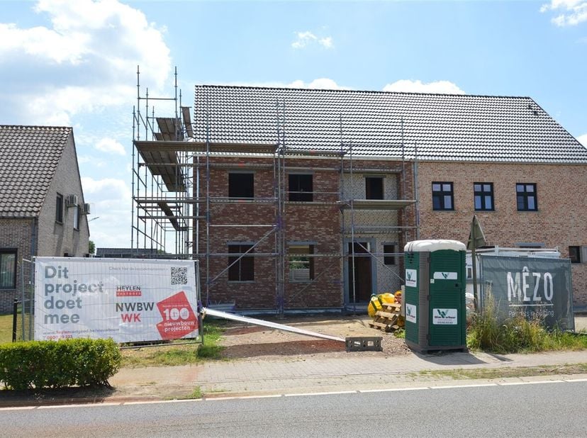 Ontdek deze energiezuinige halfopen nieuwbouwwoning, gelegen op een perceel van 514 m². Deze woning combineert modern comfort met duurzame technieken,