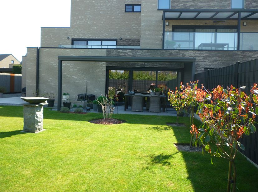 Verkoop luxe gelijkvloers appartement  met 3 slaapkamers .&lt;br /&gt;
&lt;br /&gt;
Filmpje : &quot; https://youtu.be/QpO0isAJ230 &quot; .&lt;br /&gt;
&lt;br /&gt;
Woonopp. : 125,56 m²