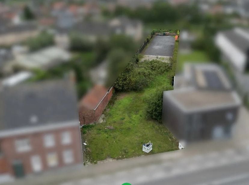 Dit stuk bouwgrond is gelegen op wandelafstand van hartje Lichtervelde, handelszaken, scholen, restaurants, ontspanning en nog veel meer zijn kortbij!