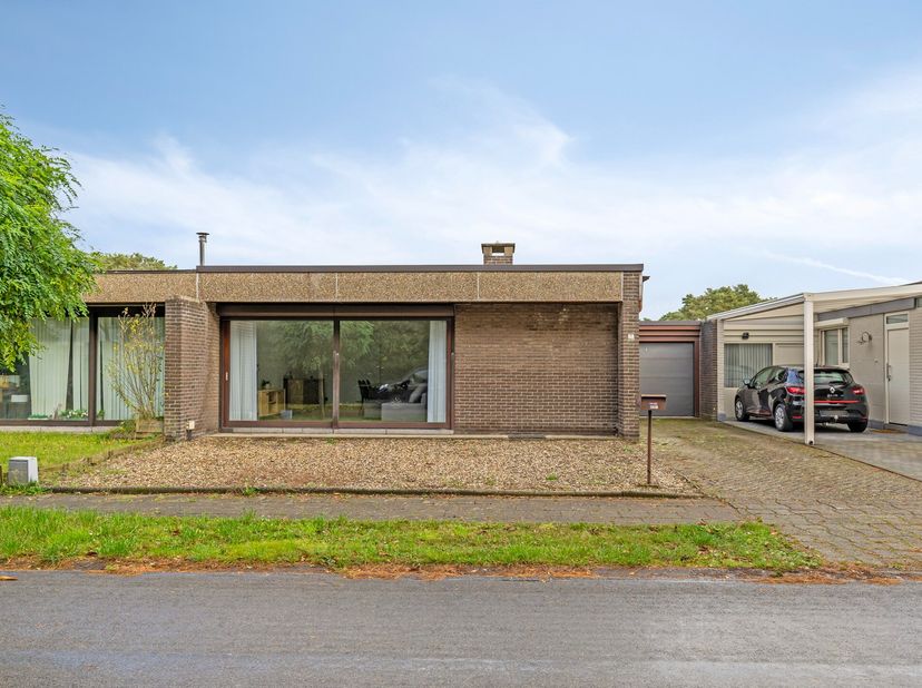 Aangename vernieuwde bungalow, gunstig gelegen in mooie straat nabij het centrum van Lommel. &lt;br /&gt;
&lt;br /&gt;
De afgelopen jaren werd de bungalow gemoder