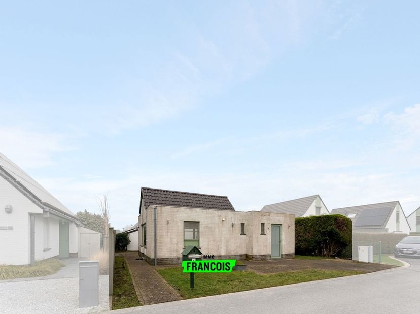 Dans le domaine de vacances Nieuwendamme à Nieuwpoort, nous trouvons ce charmant logement de vacances à rénover avec potentiel.&lt;br /&gt;
Cette maison dis