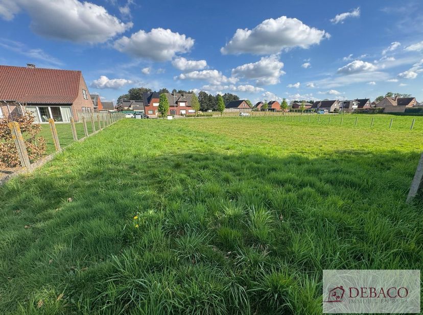 Goed gelegen bouwgrond voor OB&lt;br /&gt;
Totale oppervlakte 800m².&lt;br /&gt;
Geen bouwverplichting.&lt;br /&gt;
Plan en stedenbouwkundige voorschriften te verkrijge