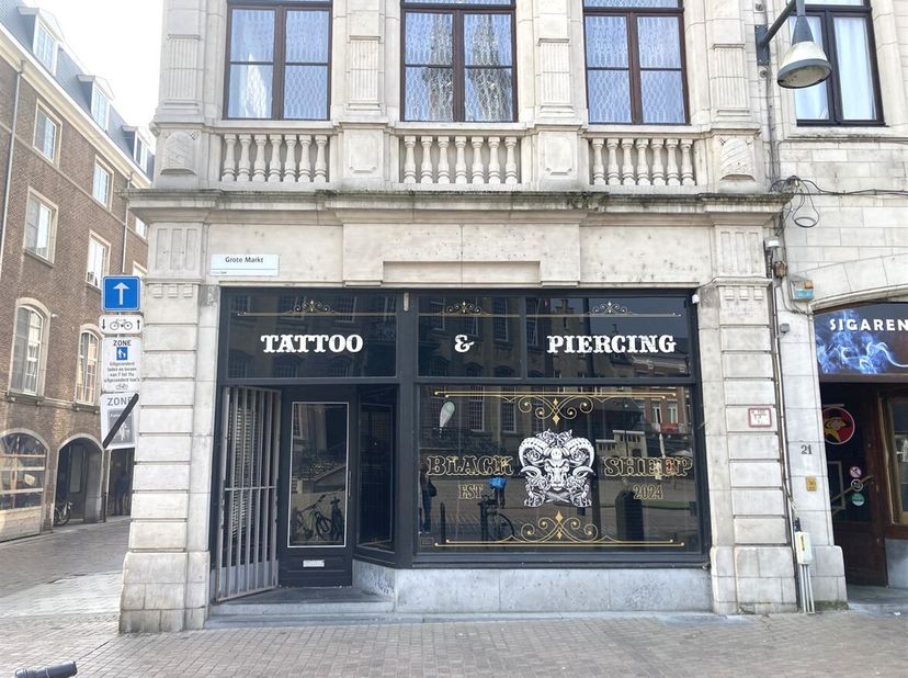 Handels gelijkvloers te huur op ideale locatie in het centrum van Lier&lt;br /&gt;
Beschrijving:&lt;br /&gt;
Het handels gelijkvloers ligt op een ideale locatie i