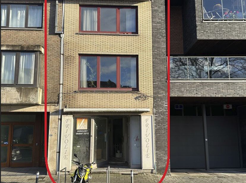 CENTRAAL GELEGEN EIGENDOM &lt;br /&gt;
 &lt;br /&gt;
Te renoveren.  &lt;br /&gt;
Gelegen in stadscentrum Eeklo. Volgens titel en recente kadastrale legger beschreven al