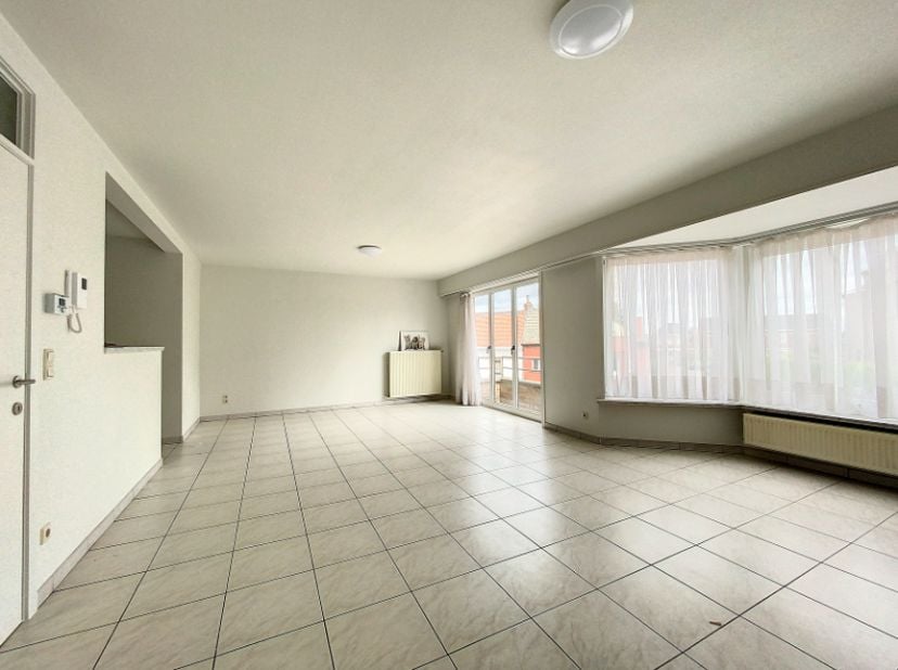 Ruim comfortabel appartement met magnifiek zicht op de kerktoren&lt;br /&gt;
&lt;br /&gt;
Welkom in dit lichtrijk appartement gelegen te Desselgem op het 2e verdi