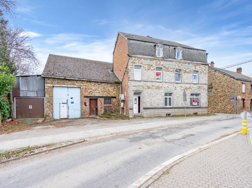 [[ DIT PAND NEEMT DEEL AAN DE ERA OPEN HUIZEN DAG OP 14/6 VAN 14:30 TOT 15:30 ]] ERA B-LUX presenteert een huis met royale volumes, ideaal voor een gr