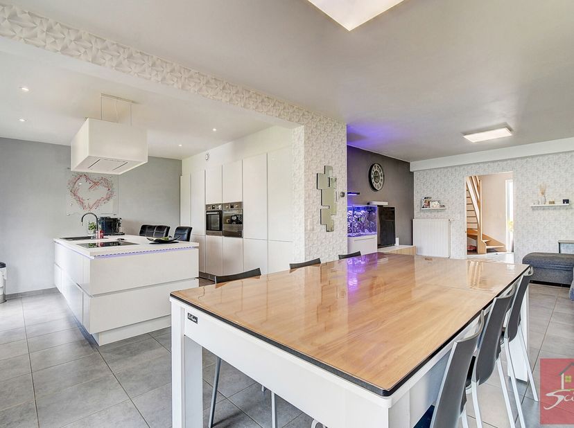 VISITE VIRTUELLE https://my.matterport.com/show/?m=ssyr8YYUPY5 -  Venez découvrir cette splendide maison d&#039;habitation construite en 2018 dotée d&#039;une e