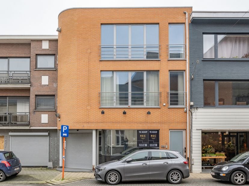 Stijlvol en ruim appartement met overdekt terras in Lint&lt;br /&gt;
Op de Koning Albertstraat 11 in Lint vind je dit mooie appartement van 140 m², dat je m