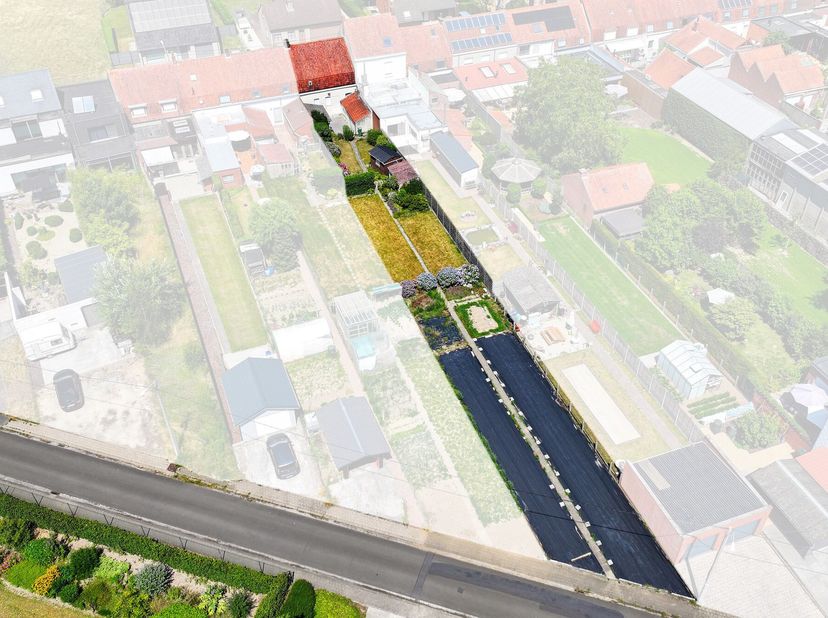Te renoveren woning met grote tuin en uitweg te koop in Wevelgem!&lt;br /&gt;
Op zoek naar een woning met veel potentieel en een ruim perceel? Deze karakter